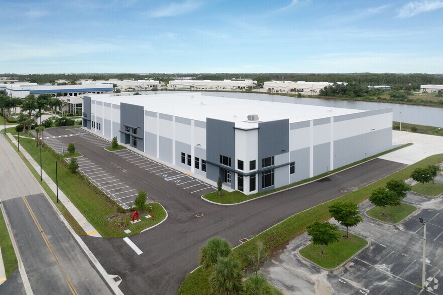 More Photos Of 14520 Global Pky, Fort Myers Warehouse For Lease