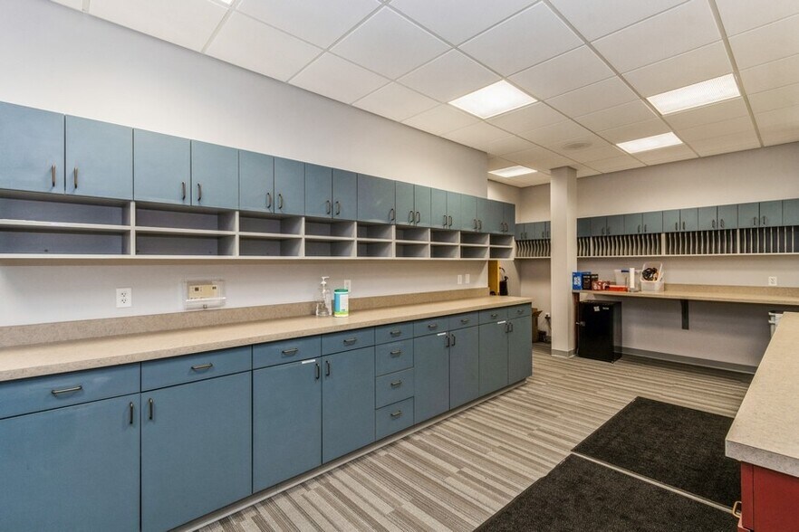 More Photos Of 2834 Northgate Dr, Iowa City Office For Lease