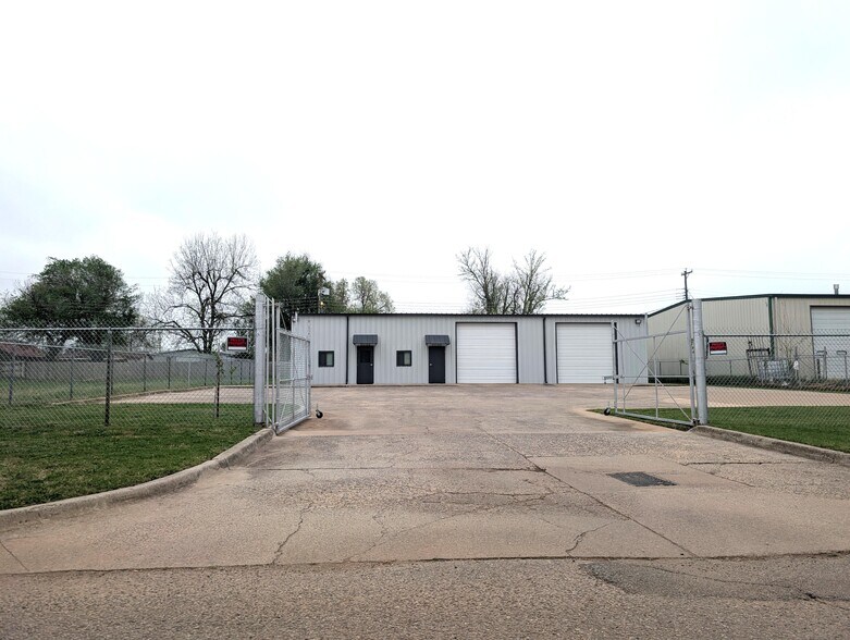 More Photos Of 2524 NW 2nd St, Oklahoma City Manufacturing For Sale
