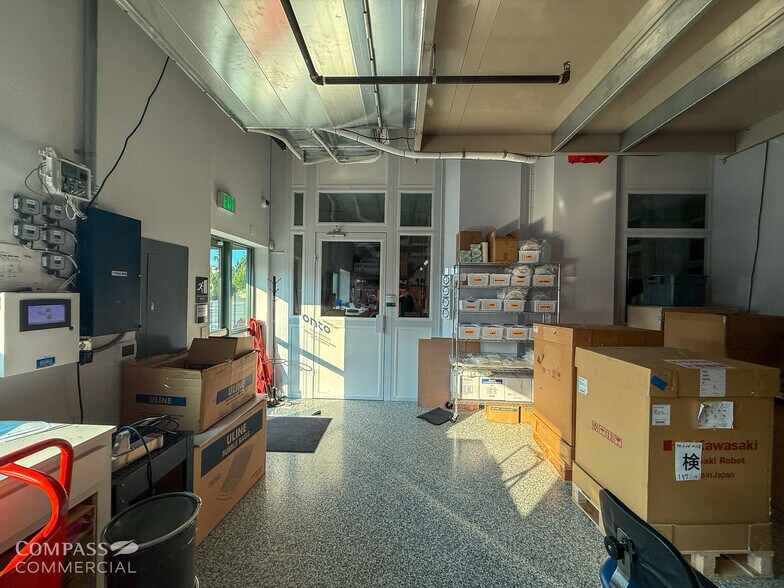 More Photos Of 20706 High Desert Ln, Bend Research And Development For Lease