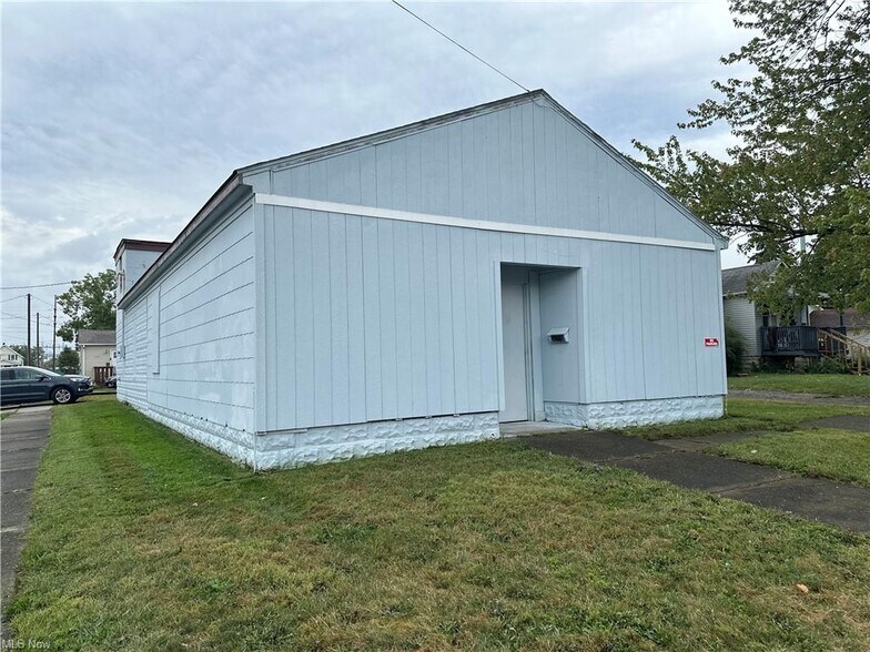 Primary Photo Of 1301 Brownell Ave, Lorain Service For Sale