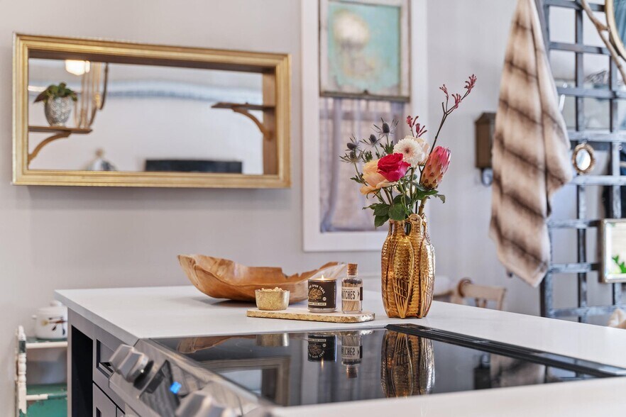 More Photos Of 518,520 S 6th St, Milwaukee Hospitality For Sale