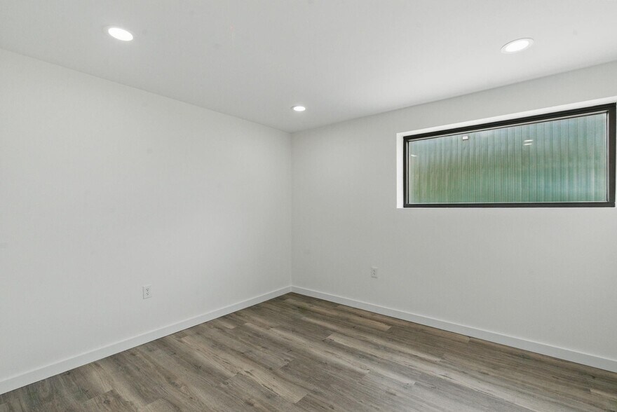 More Photos Of 120 W Scenic Trl, Weatherford Warehouse For Lease