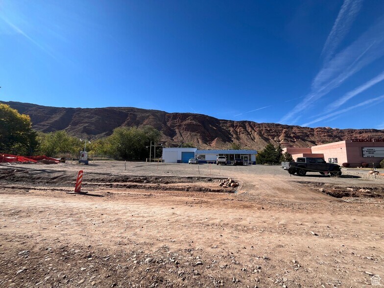 More Photos Of 588 Kane Creek Blvd, Moab General Retail For Sale