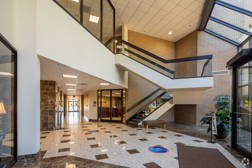 More Photos Of 6800 Poplar Ave, Memphis Office For Lease