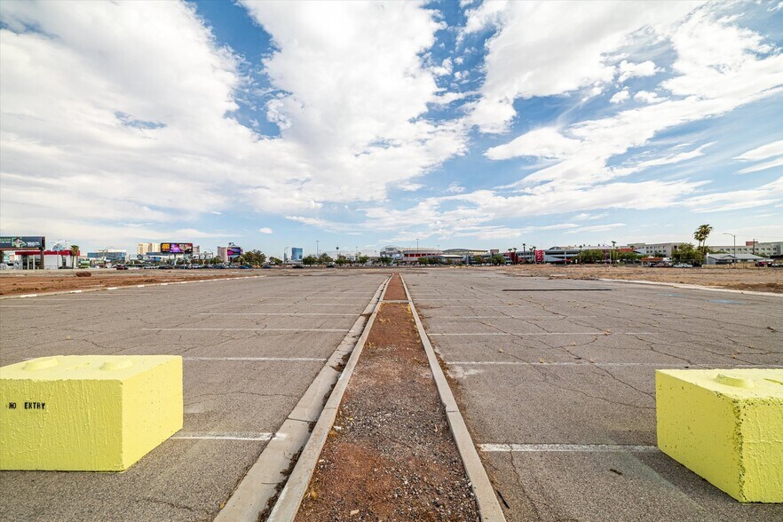 More Photos Of 851 E Tropicana Ave, Las Vegas Land For Sale