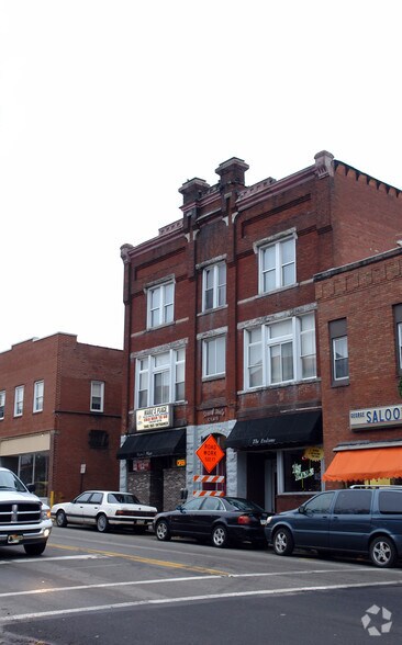 More Photos Of 512-514 W Main St, Mount Pleasant Storefront For Lease