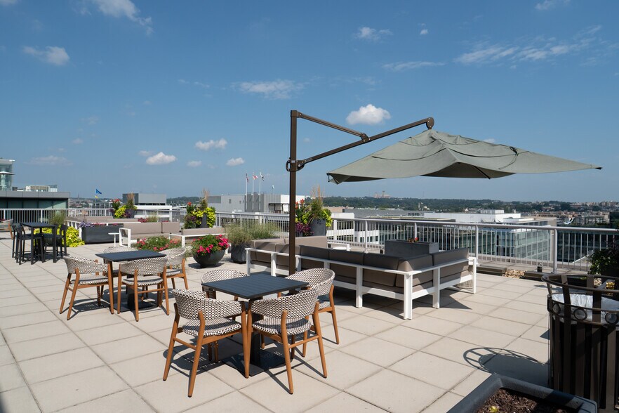 More Photos Of 2020 K St NW, Washington Office For Lease