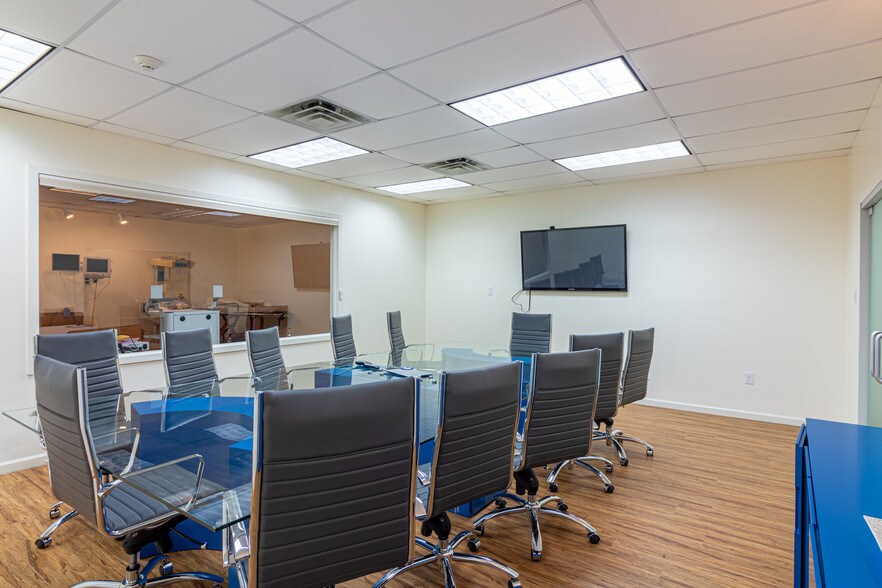 More Photos Of 290 Andrews Rd, Trevose Flex For Lease