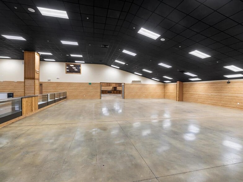 More Photos Of 6976 W Louisville Ln, Owensboro Light Manufacturing For Sale