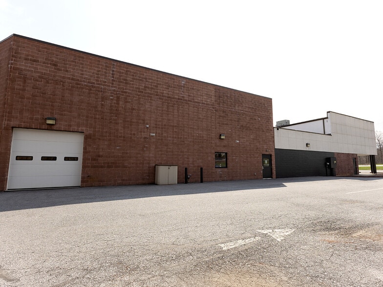 More Photos Of 3091 Lebanon Rd, Manheim Freestanding For Lease