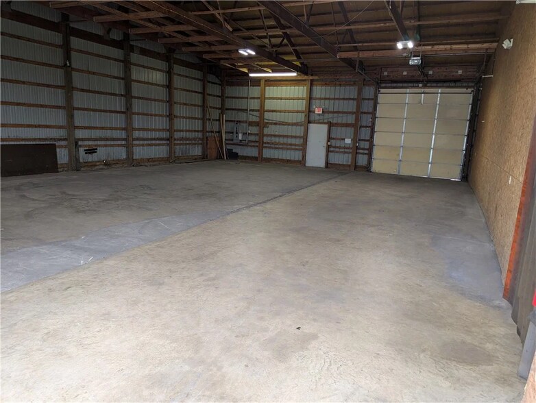 More Photos Of 777-779 Windsor Rd, Charleston Warehouse For Sale