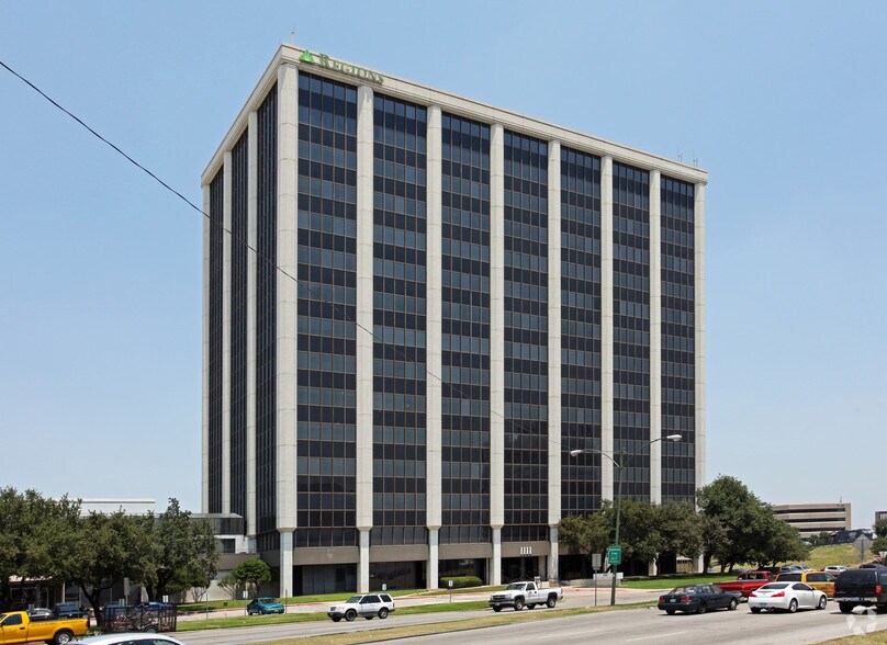 1111 W Mockingbird Ln, Dallas, TX 75247 Office For Lease