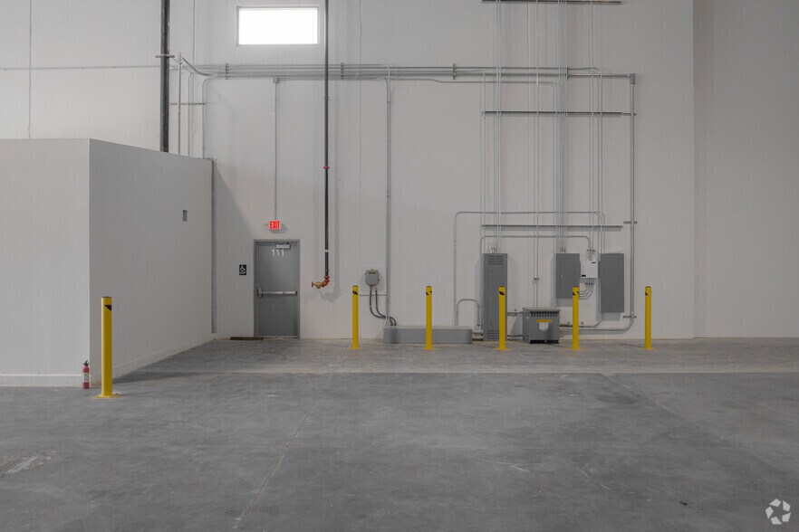 More Photos Of 4885 Claude Ramsey Pky, Chattanooga Manufacturing For Lease