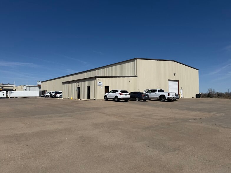 Primary Photo Of 9111 W 96th St, Sapulpa Warehouse For Lease