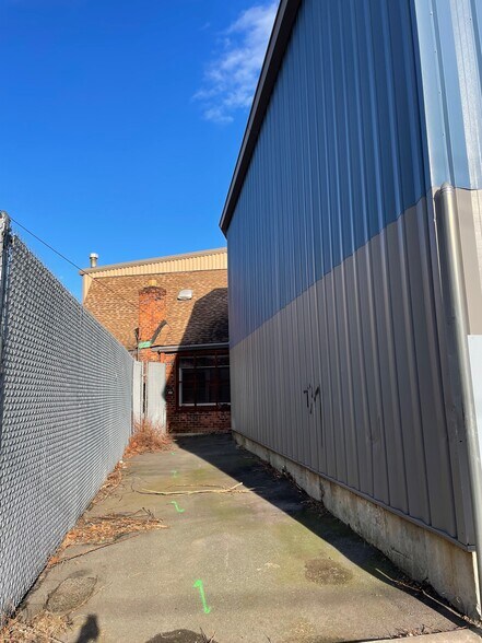 More Photos Of 147 Wayne St, Staten Island Warehouse For Lease