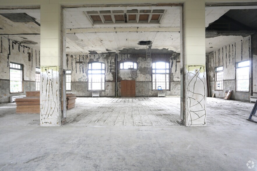 More Photos Of 27 Washington St, Biddeford Office For Sale