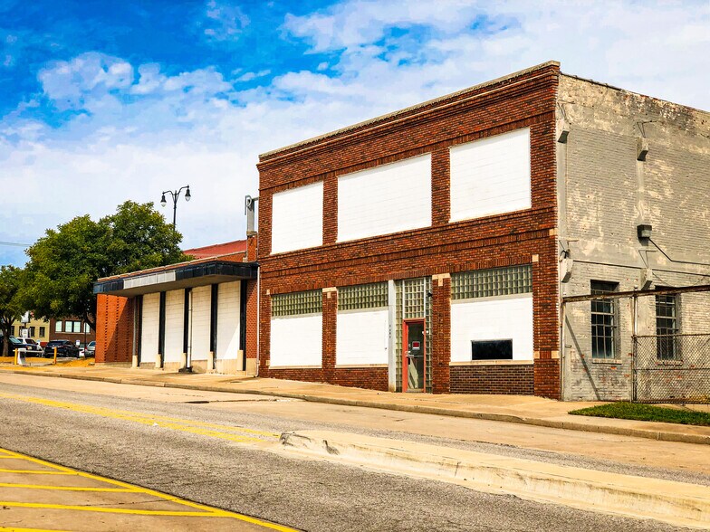 More Photos Of 11 NW 8th St, Oklahoma City Warehouse For Lease