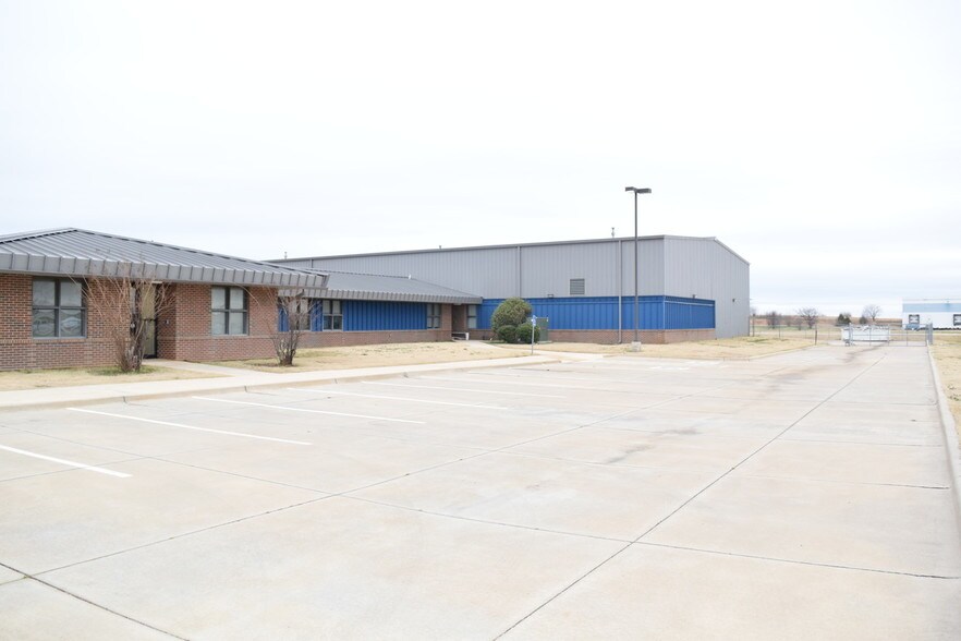 More Photos Of 3010 Enterprise Dr, Durant Showroom For Lease