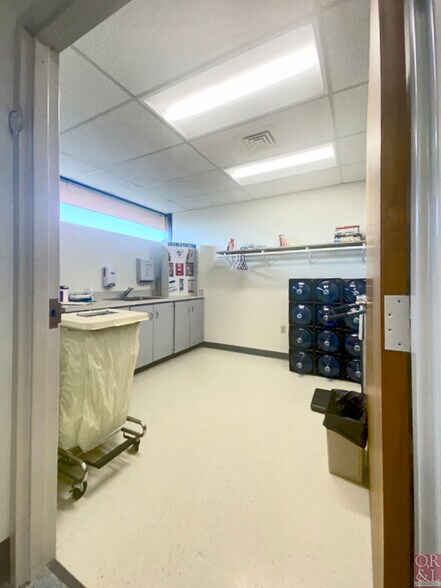 More Photos Of 15 Palomba Dr, Enfield Medical For Sale