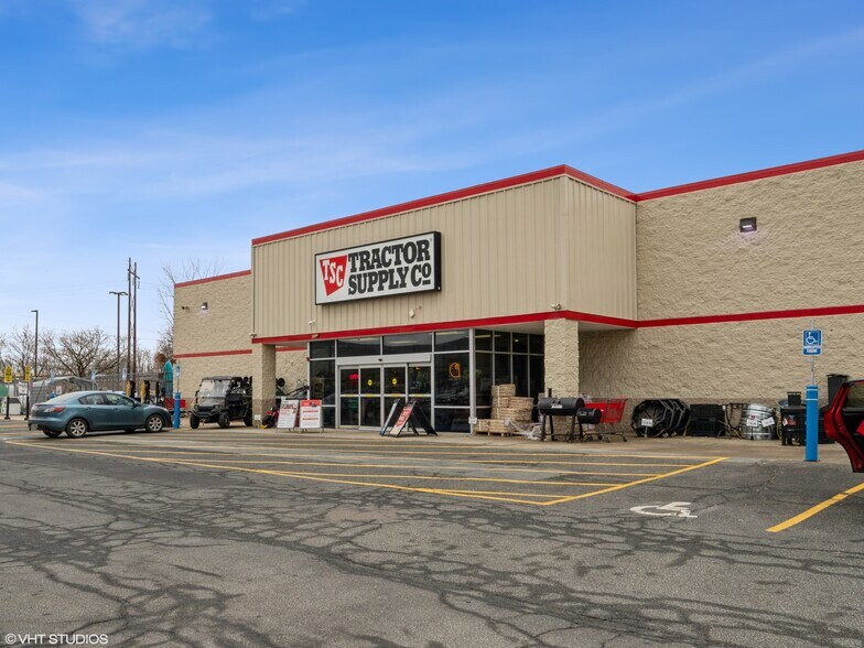 More Photos Of 37-61 Cheshire Rd, Pittsfield Unknown For Lease