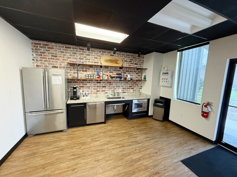 More Photos Of 2433 Humble Westfield Rd, Houston Warehouse For Lease