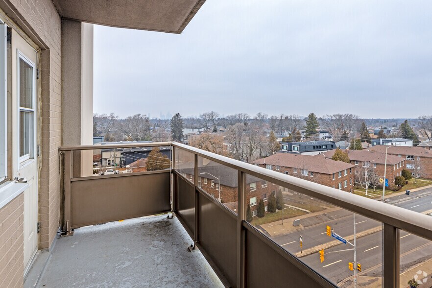 More Photos Of 345 Lakeshore Rd W, Mississauga Apartments For Lease