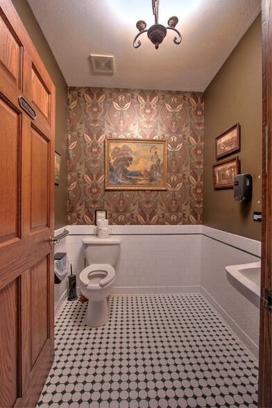 More Photos Of 80 4th St W, Rush City Hotel For Sale