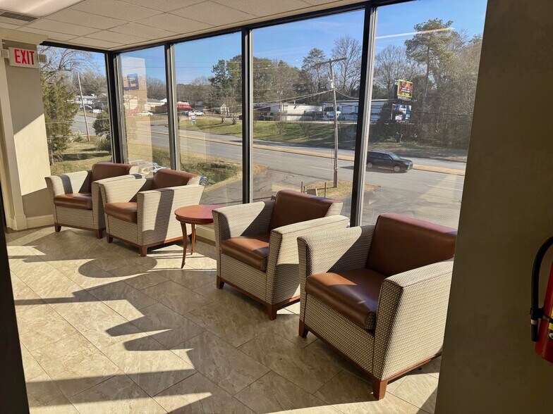 More Photos Of 6021 Wilkinson Blvd, Belmont Office Residential For Lease