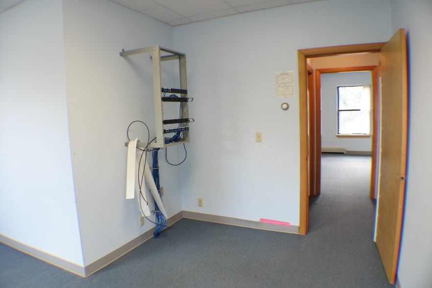 More Photos Of 117-123 Mill St, Orono Office Residential For Sale