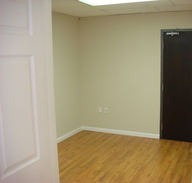 More Photos Of 1110 Brickell Ave, Miami Office For Sale