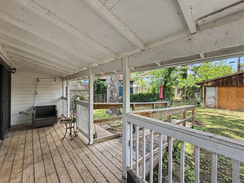 More Photos Of 2506 E Cesar Chavez St, Austin Specialty For Lease