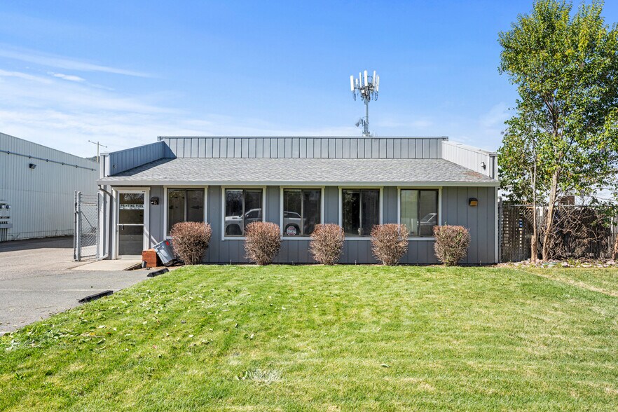Primary Photo Of 2020 Industry Rd, Ukiah Warehouse For Lease