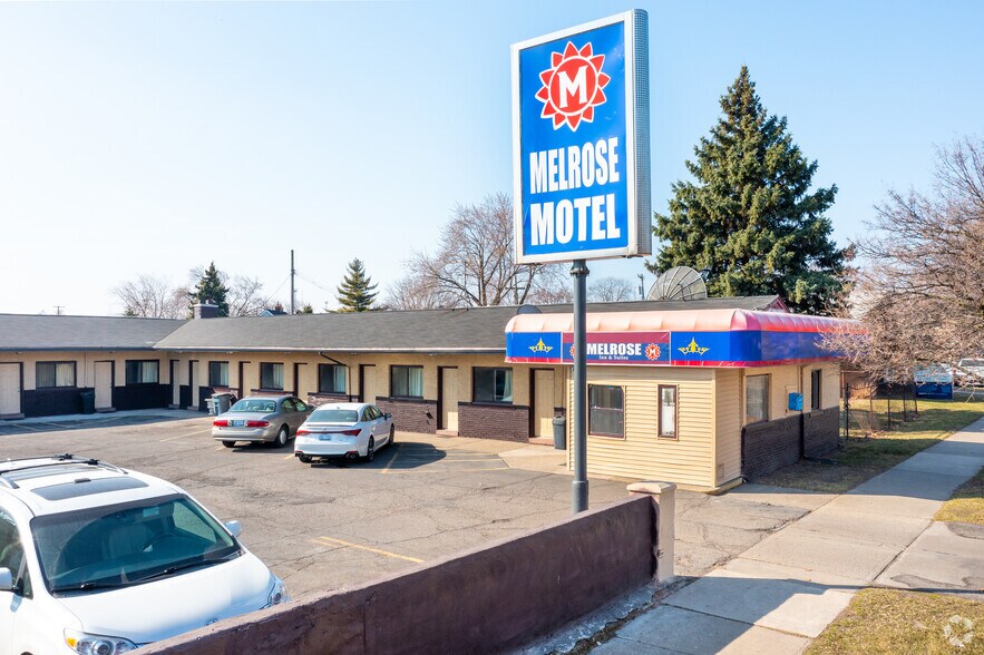 Primary Photo Of 2829 Oakwood Blvd, Melvindale Hotel For Sale