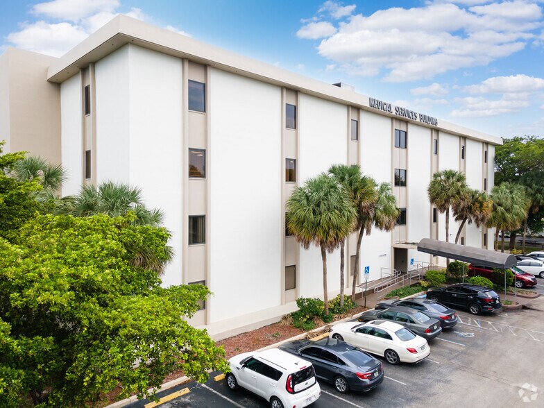 Primary Photo Of 4101 NW 4th St, Plantation Medical For Lease