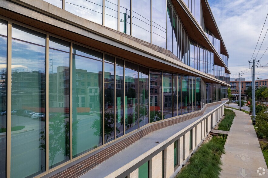 More Photos Of 4301 Bull Creek Rd, Austin Office For Lease