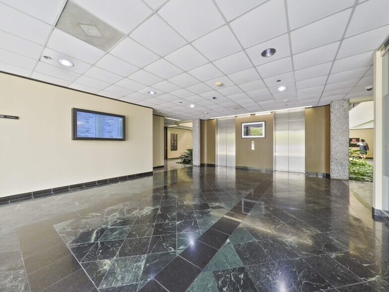 More Photos Of 6100 Corporate Dr, Houston Medical For Sale