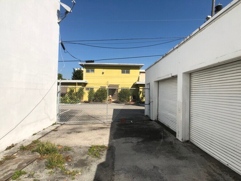 More Photos Of 923 S 21st Ave, Hollywood General Retail For Sale