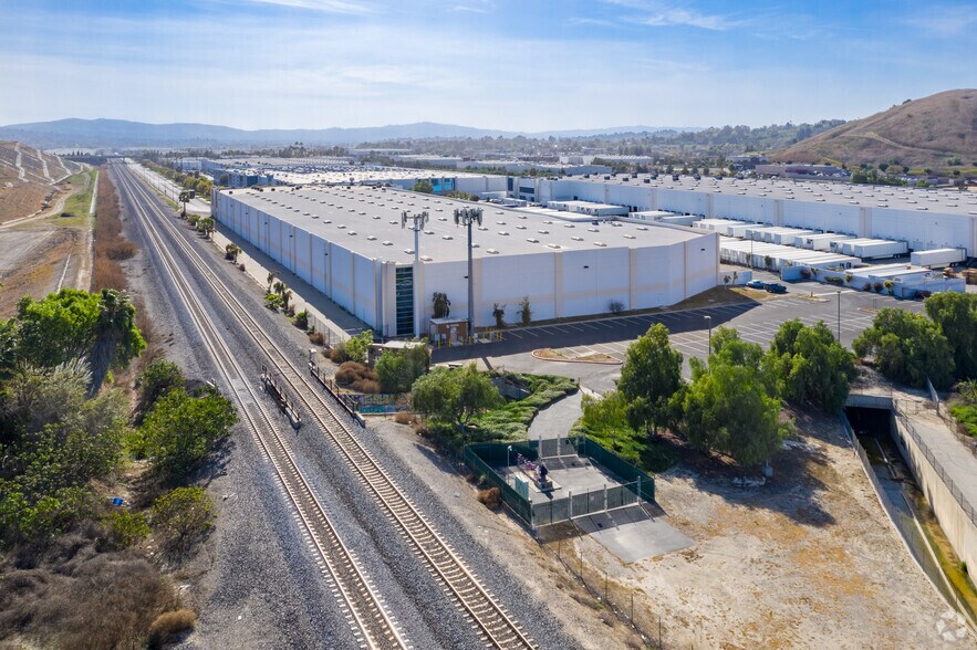 More Photos Of 280 Machlin Ct, City of Industry Warehouse For Lease