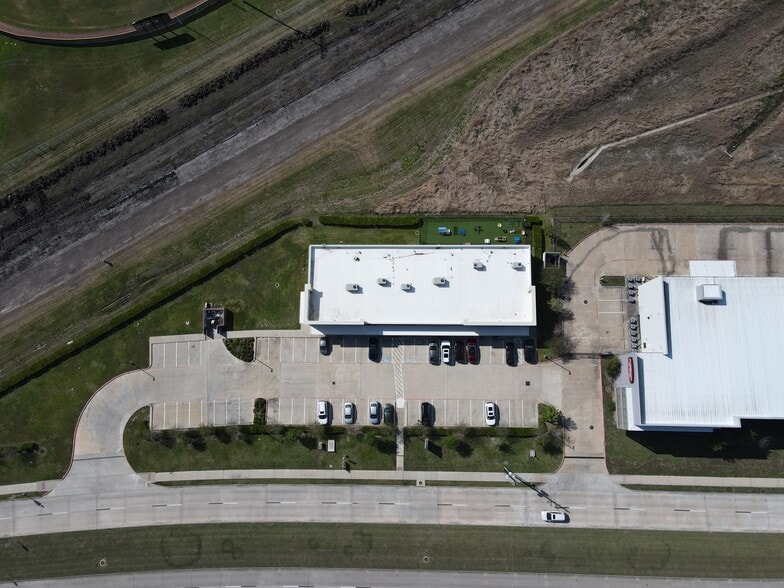 More Photos Of 3220 Kirby Dr, Pearland Storefront For Sale