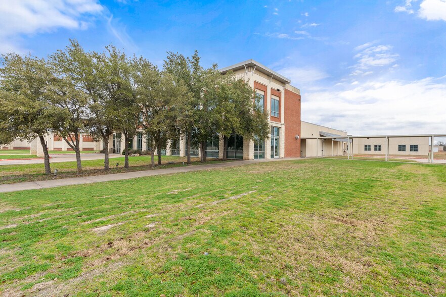 More Photos Of 1 Saint Mark's Pl, La Grange Hospital For Lease
