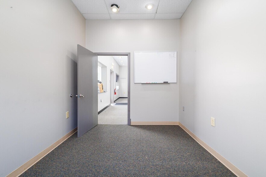 More Photos Of 66850 Executive Dr, Saint Clairsville Warehouse For Lease