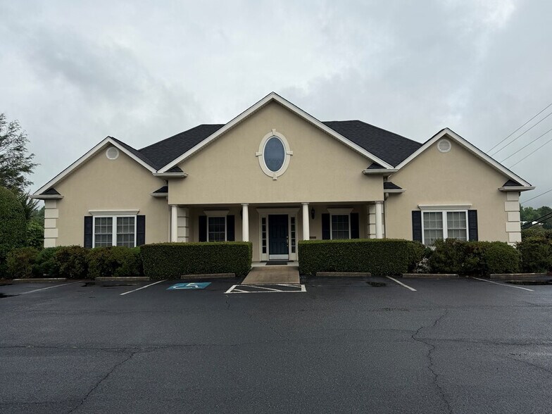 More Photos Of 730 E Second St, Blue Ridge Office For Sale