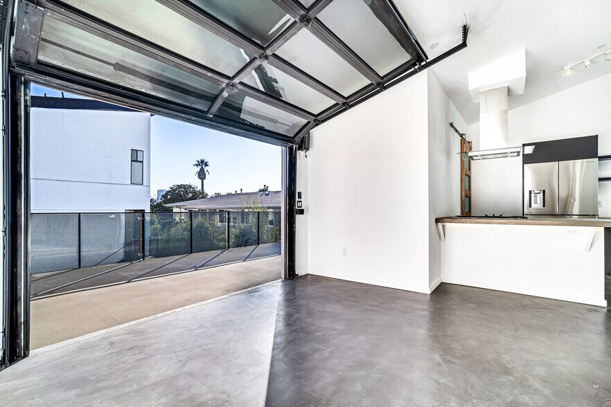 More Photos Of 1447 11th St, Santa Monica Office Residential For Lease