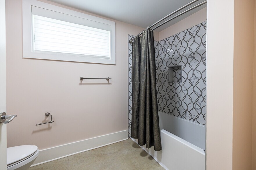 More Photos Of 1651 Pryor Rd SW, Atlanta Loft Creative Space For Sale