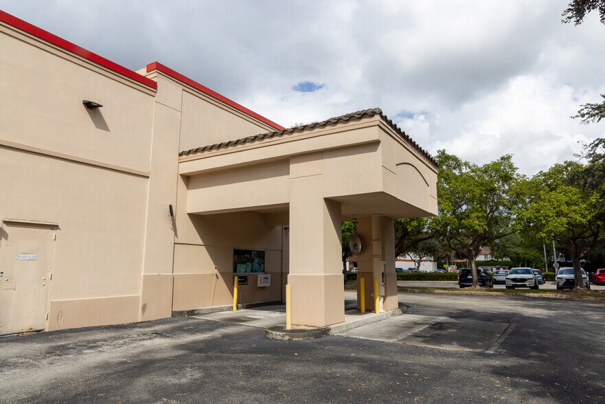 More Photos Of 1701 N University Dr, Pembroke Pines Drugstore For Sale