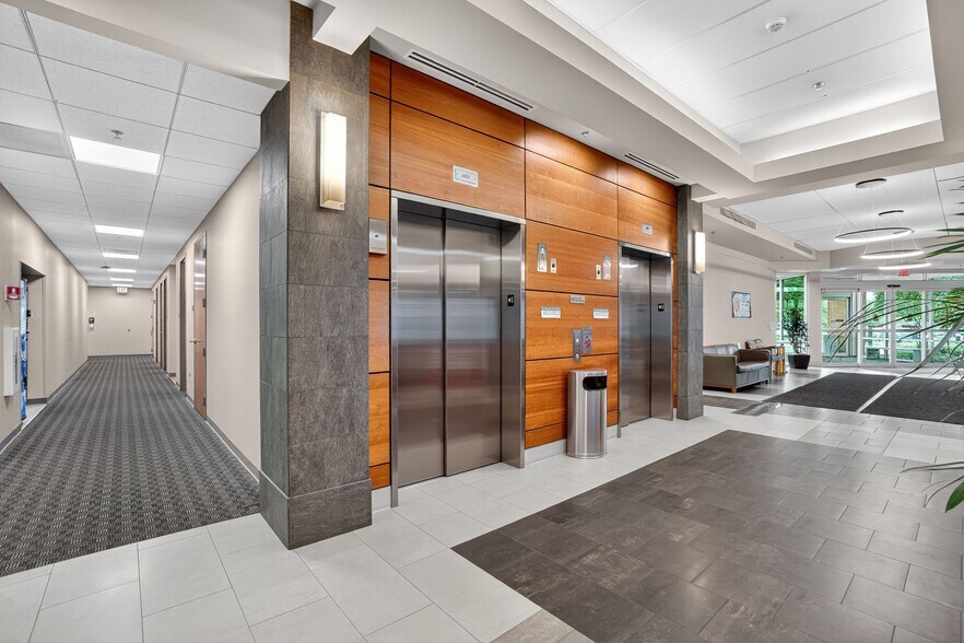 More Photos Of 525 E Congress Pky, Crystal Lake Medical For Lease