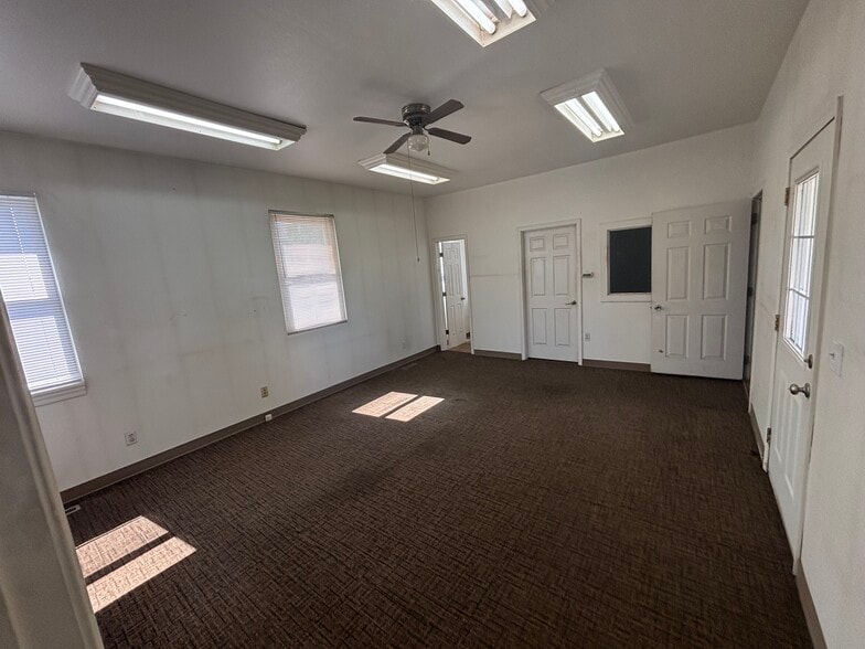 More Photos Of 1814 E Ave NE, Cedar Rapids Warehouse For Lease