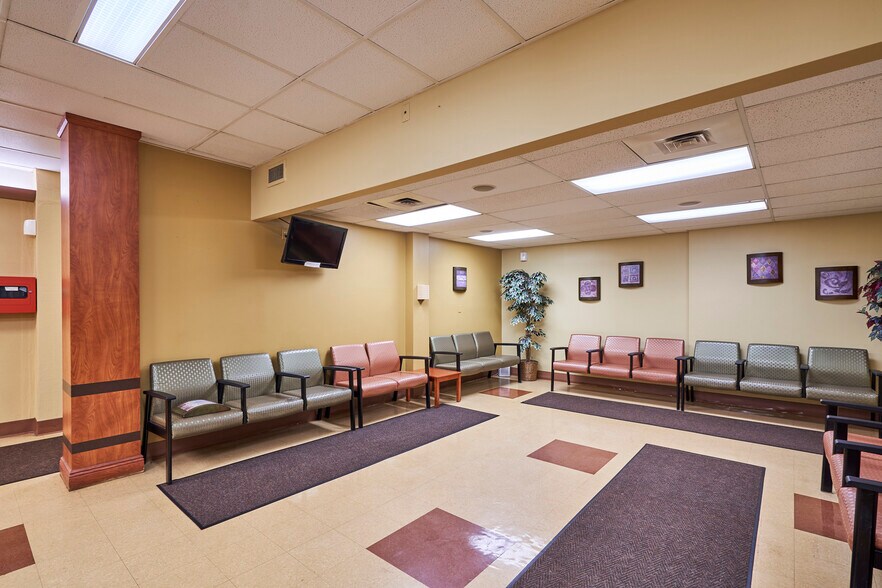 More Photos Of 640 W Market St, Akron Office For Sale
