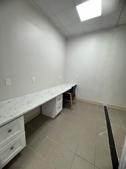 More Photos Of 1432 Hylan Blvd, Staten Island Medical For Lease